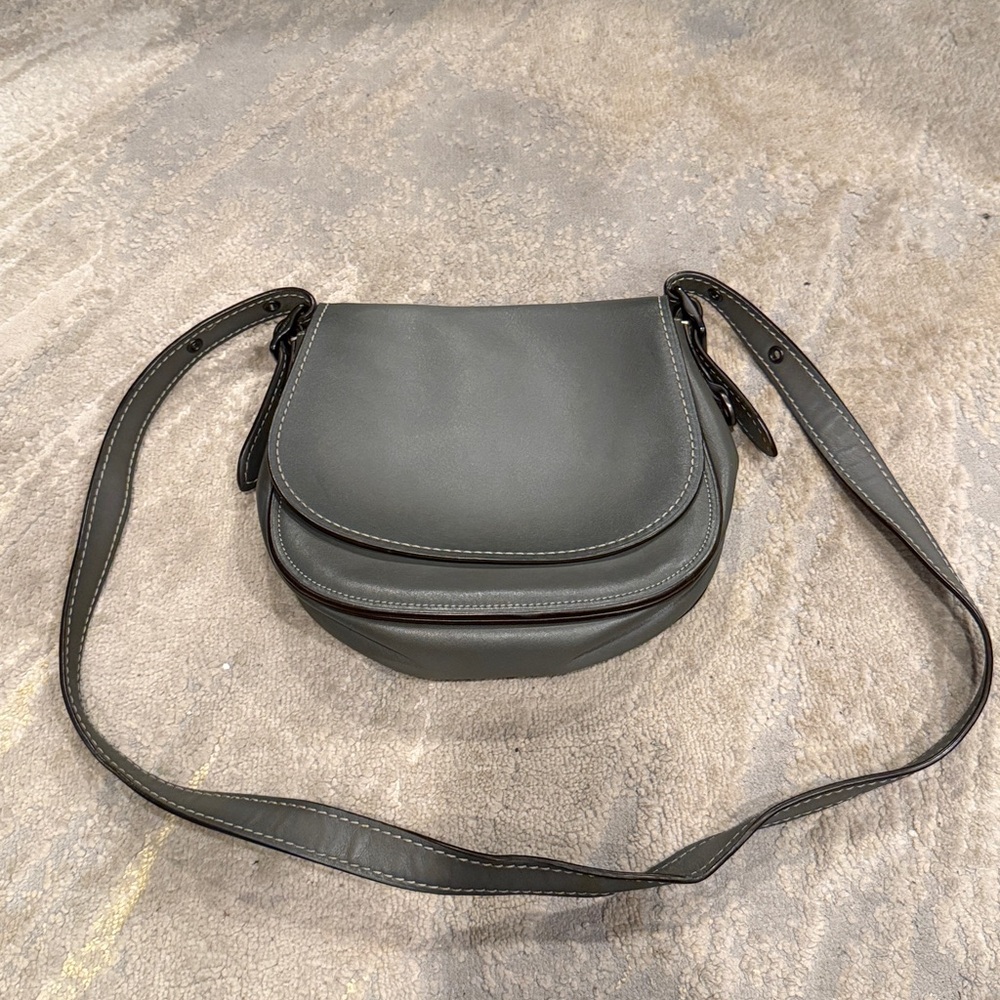 Coach Leather Saddle 23 Shoulder Bag grey with burgundy interior 55036 has flaw